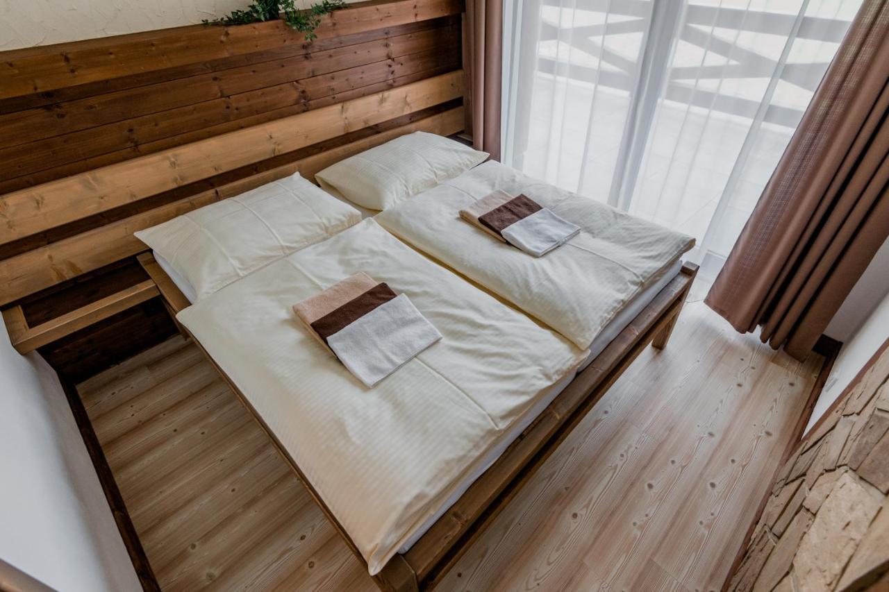 Nestville Apartments Hniezdne Bagian luar foto
