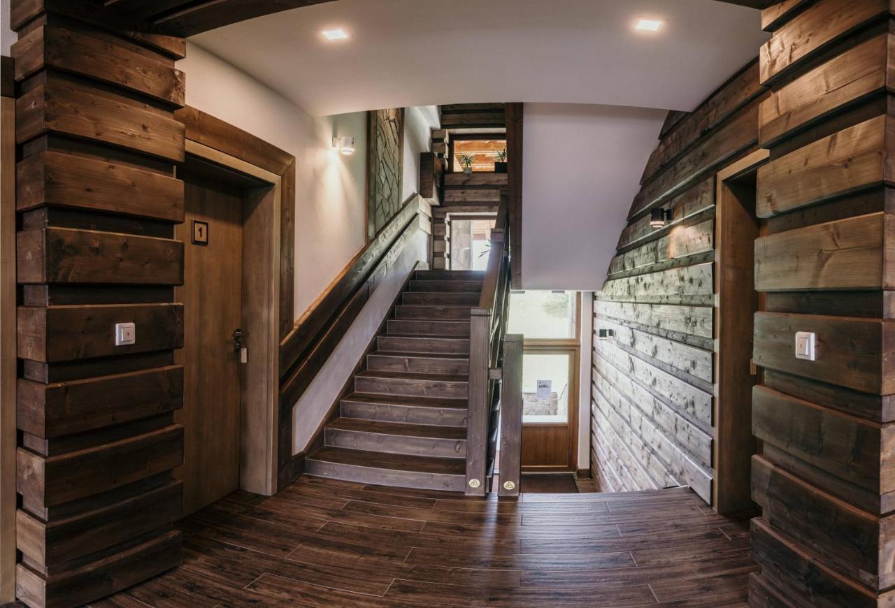 Nestville Apartments Hniezdne Bagian luar foto