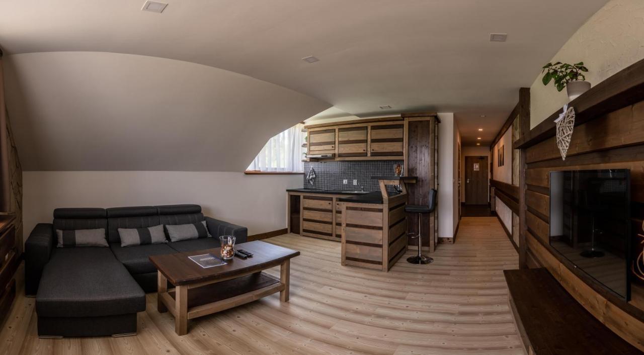 Nestville Apartments Hniezdne Bagian luar foto
