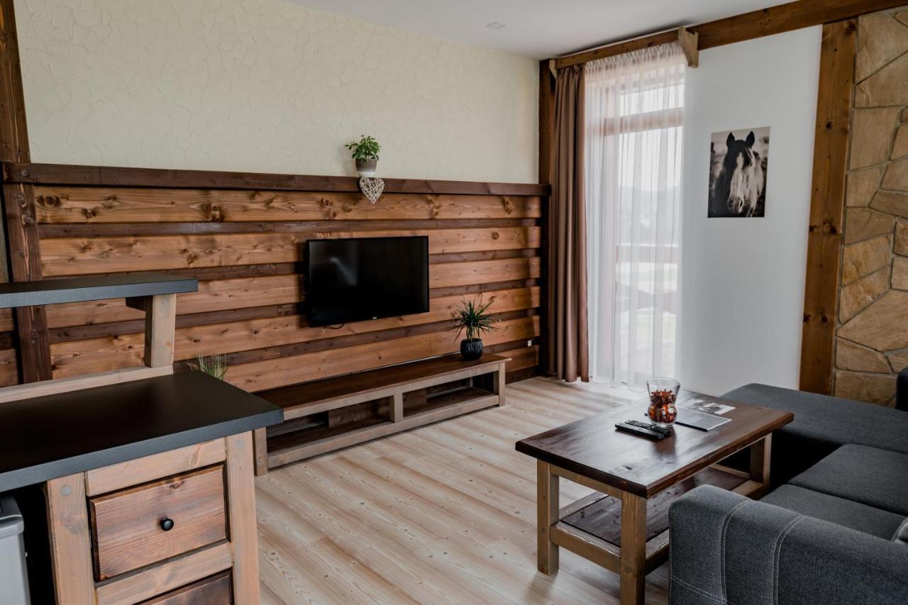 Nestville Apartments Hniezdne Bagian luar foto