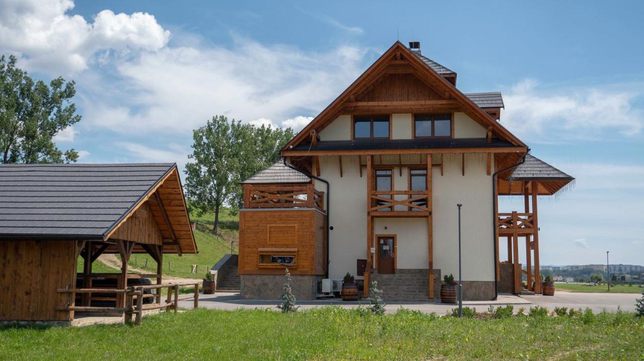 Nestville Apartments Hniezdne Bagian luar foto
