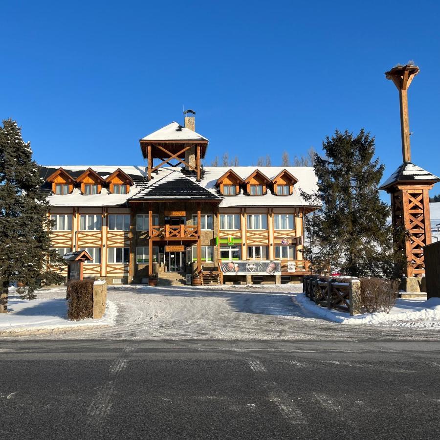 Nestville Apartments Hniezdne Bagian luar foto
