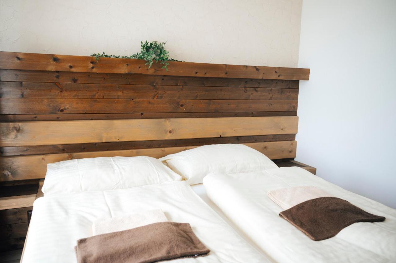Nestville Apartments Hniezdne Bagian luar foto