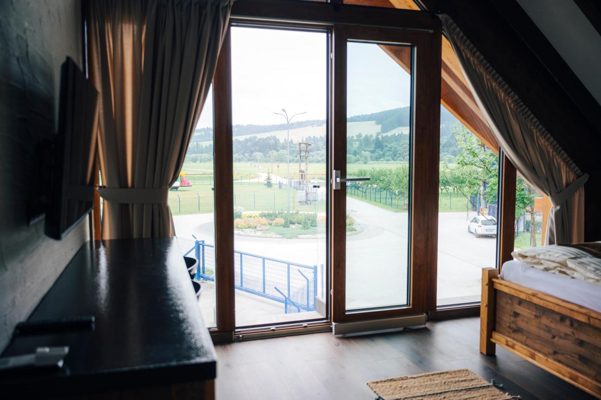 Nestville Apartments Hniezdne Bagian luar foto