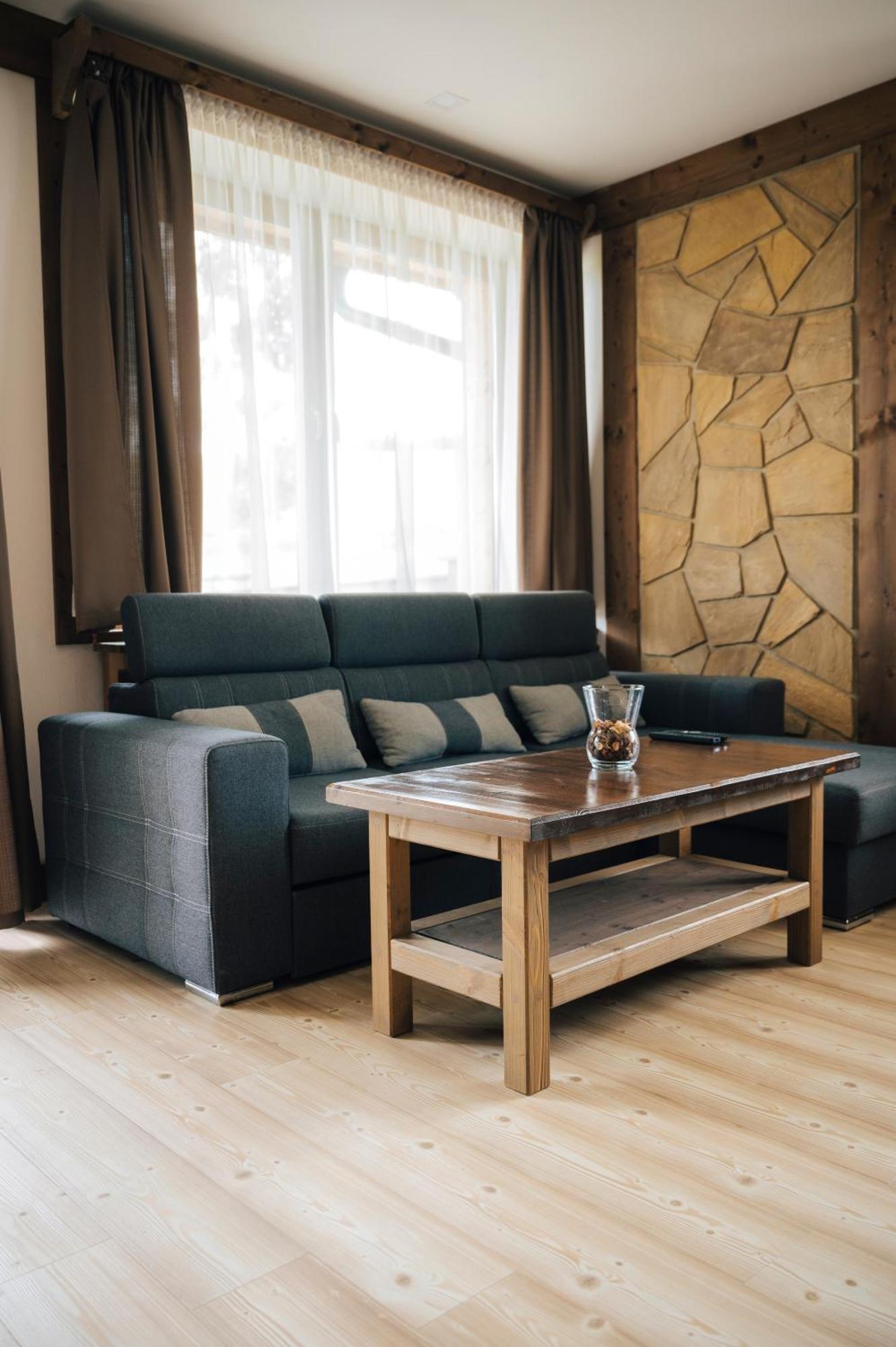 Nestville Apartments Hniezdne Bagian luar foto