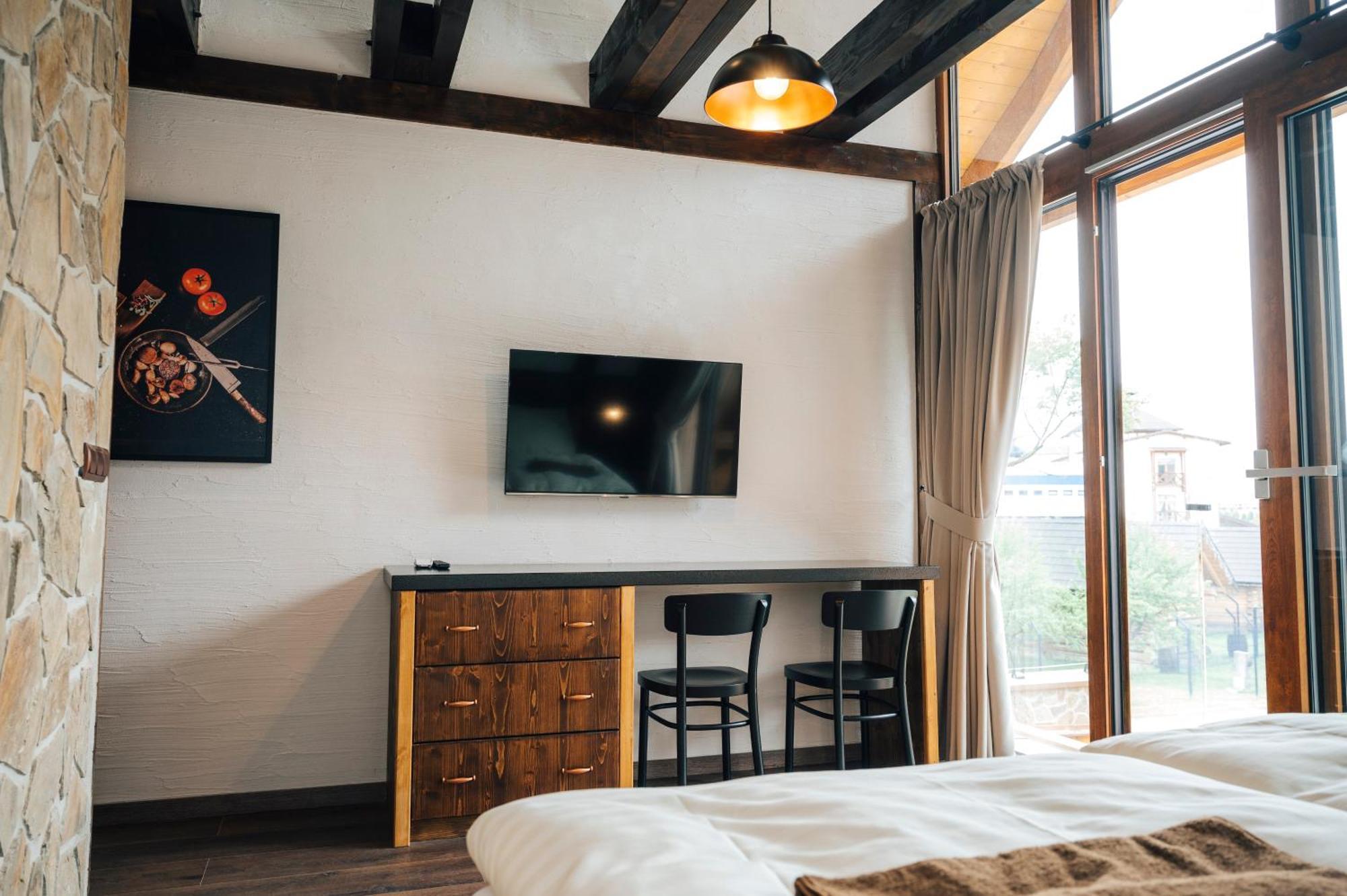 Nestville Apartments Hniezdne Bagian luar foto